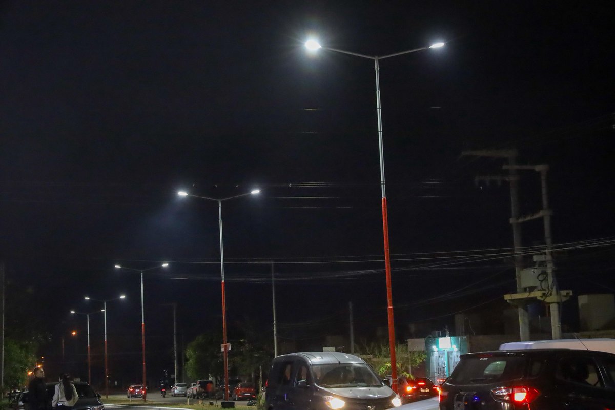 QuintelaRicardo's tweet image. ¡La avenida Santa Rosa iluminada!
Se instalaron 90 nuevas luminarias led, con tableros de control remodelados y modernos para la seguridad y el correcto mantenimiento de los artefactos.
El trabajo conjunto entre @GobDeLaRioja y @Munilarioja y el acompañamiento indispensable de…