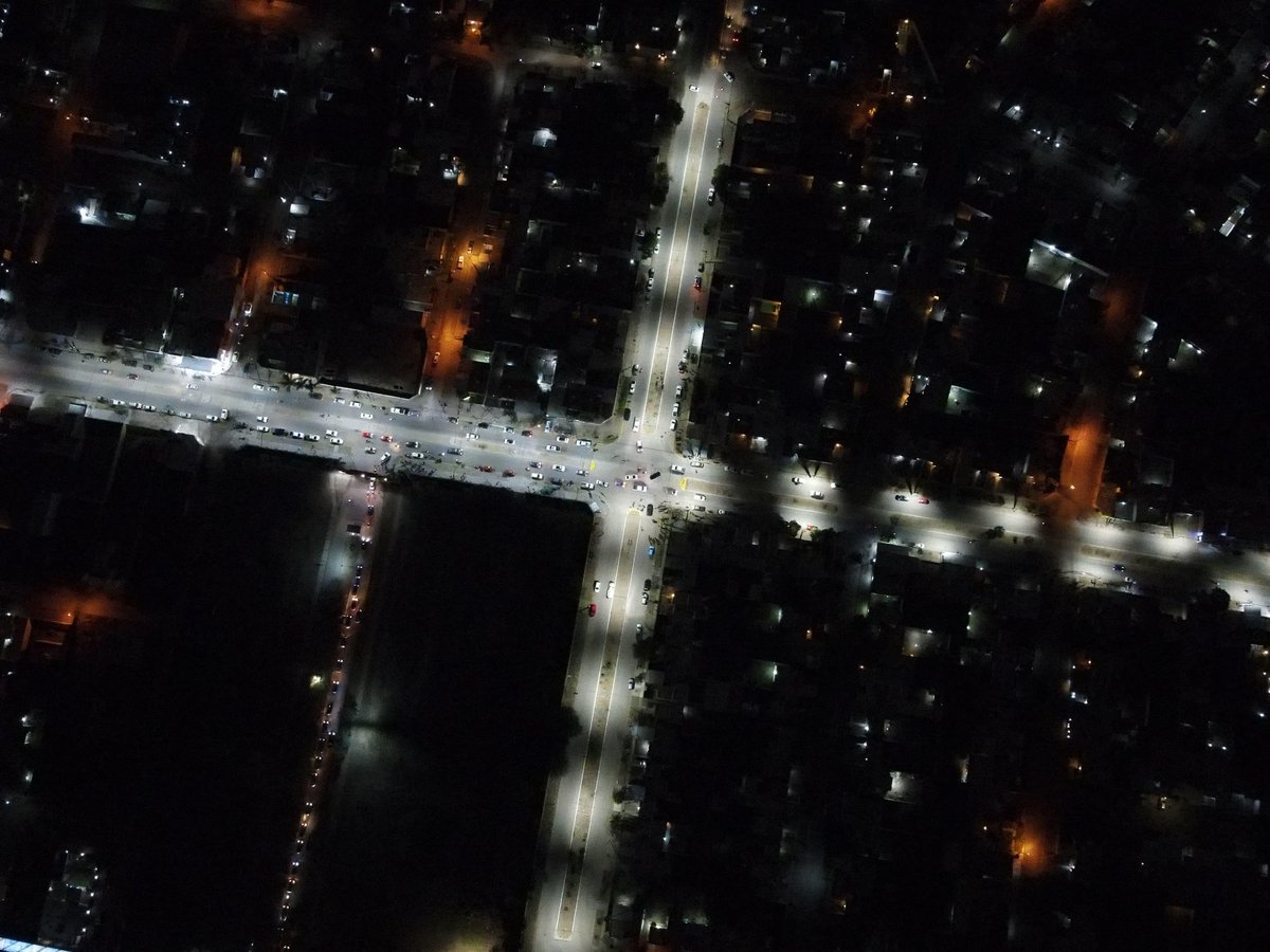 QuintelaRicardo's tweet image. ¡La avenida Santa Rosa iluminada!
Se instalaron 90 nuevas luminarias led, con tableros de control remodelados y modernos para la seguridad y el correcto mantenimiento de los artefactos.
El trabajo conjunto entre @GobDeLaRioja y @Munilarioja y el acompañamiento indispensable de…