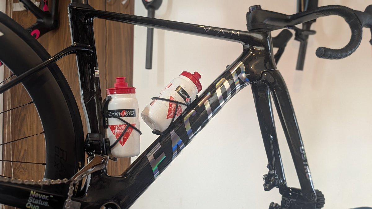 VeloApex's tweet photo. 本日お店OPENしております！！

自転車のチェーン交換やワイヤー交換のご相談があれば気軽にお越しください☺️✨️

【LINEで簡単来店予約！】
https://t.co/bizteVkTnH

友達追加よろしくお願いします！🚵

【営業時間】12:00〜19:00

#ロードバイク　#自転車　#沖縄 https://t.co/y76TnCuyp5