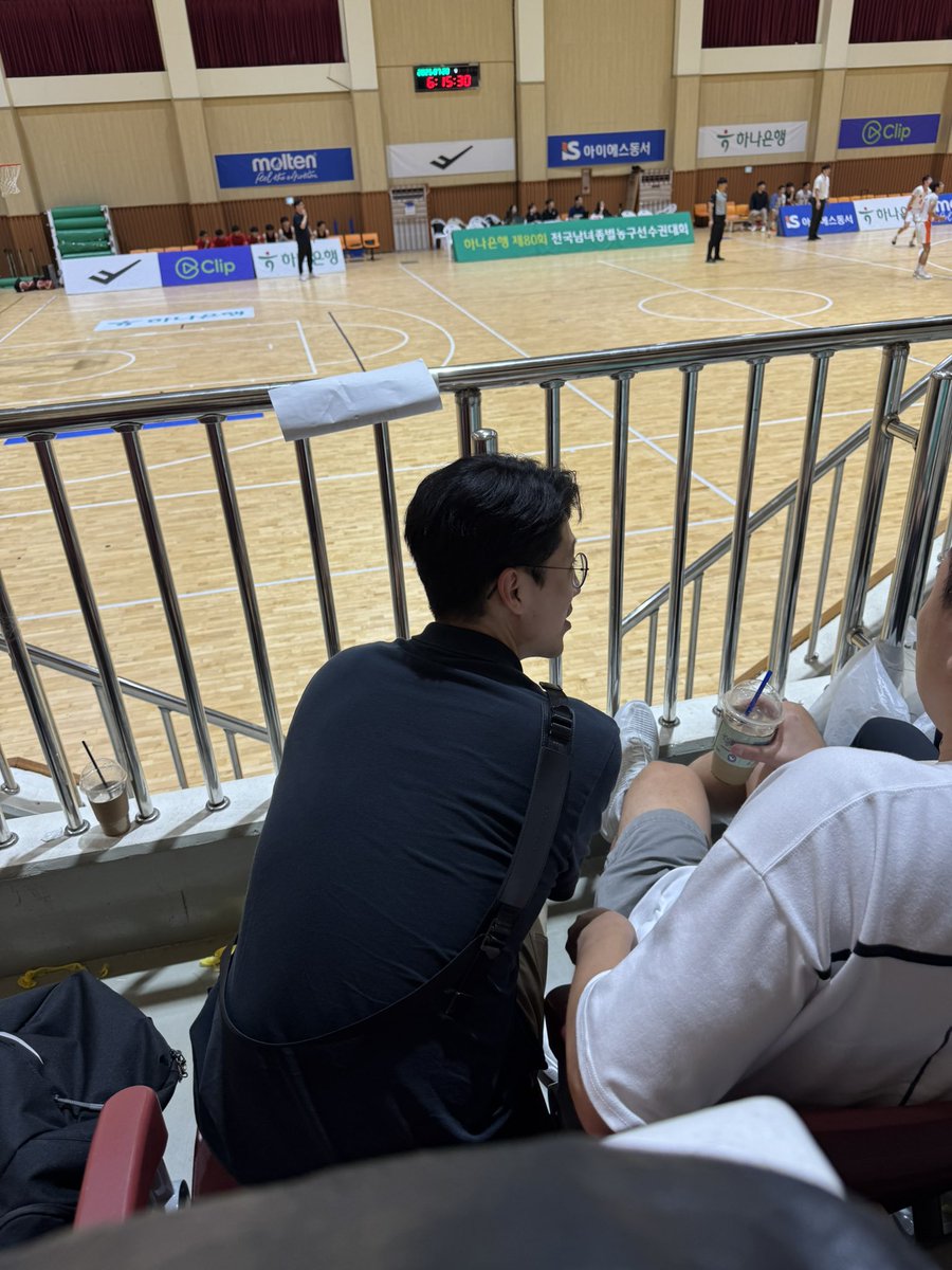 yeore7's tweet photo. 구도 너무 폭력적이었슨 https://t.co/jOWEVenwC3