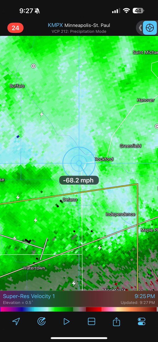 Strong storms across the north metro right now. Genuinely surprised there’s not a severe thunderstorm warning as the bright greens are winds upwards of 70mph. #mnwx