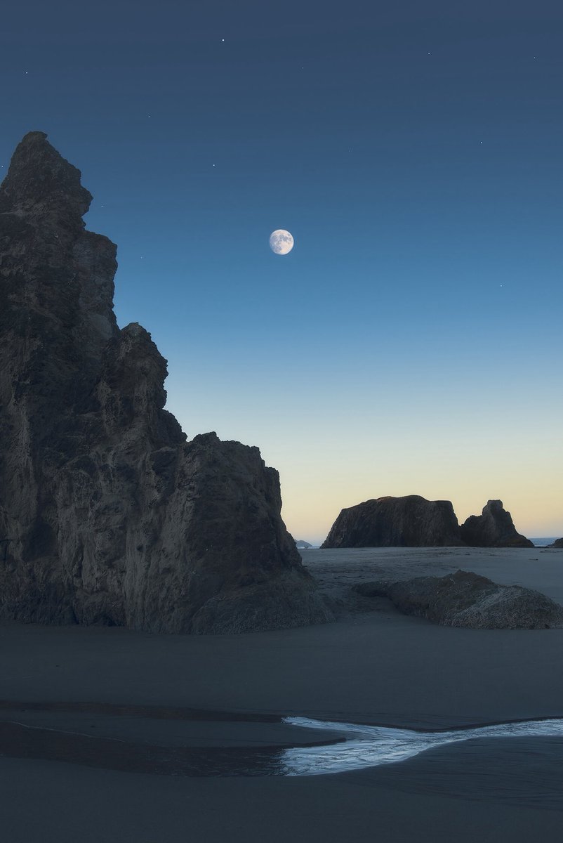 Good night folks

Stream of twi 

Where the cosmic meets the stream of earth