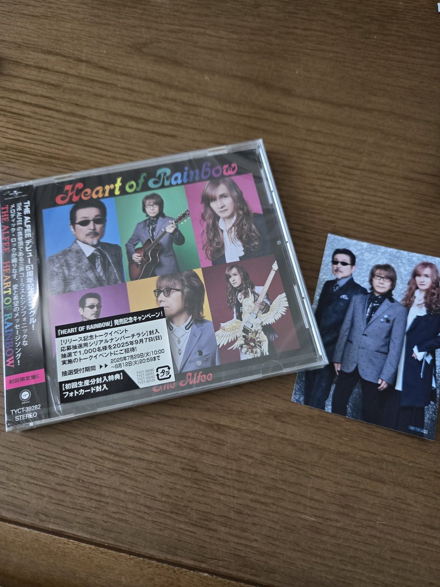 9_1820's tweet photo. 届いた🎵
研修終わったご褒美になるタイミング過ぎて、嬉しい😁

#ALFEE https://t.co/yN3f9L0m3h