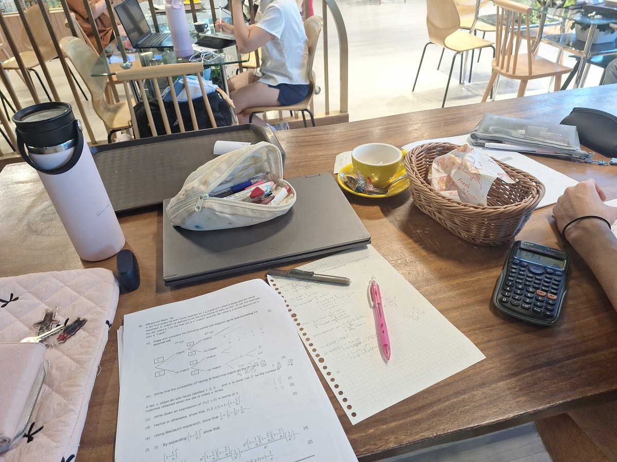 btrinthedark's tweet image. 28/7: forgot to log yesterday mb but i left sch early to lock in at a cafe and my friend joined me for a bit !! finished a math paper and some more of my essay