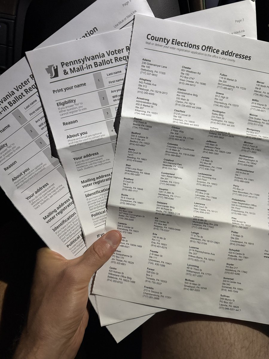 Registered more voters! 

This mom &amp; dad just moved to Pennsylvania from Maryland. 

Mom said they were inspired to move to PA, in part, b/c of our work. 

I make house calls — let me know I can help. 

+2🟥 in York County, PA