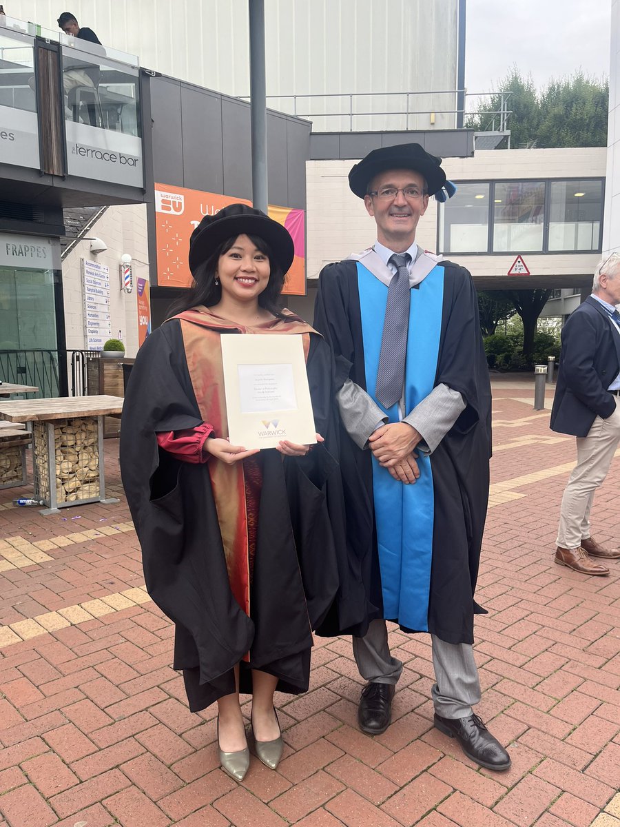 sopidayy's tweet photo. Attended my PhD graduation last week at Warwick ☺️💐 #warwickgrad https://t.co/VCOxJFv56E
