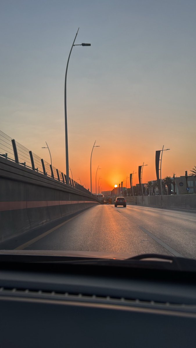 tkxct's tweet photo. تصبح الدنيا وأهلها على شمس الصباح
وأنت شوفك صبح ثاني .. وشمسٍ ثانيه https://t.co/EbKRIEX0Aq