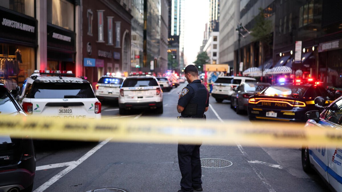 France24_fr's tweet image. États-Unis : un tireur fait plusieurs morts dans un gratte-ciel de New York
➡️ go.france24.com/di1