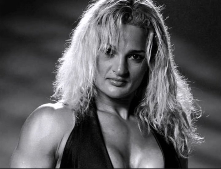 #Locomotora 
Conocía su pasión, misión y propósito.
Dejó huella con su humildad  y siguió camino...
Nace una leyenda de puro amor 💘