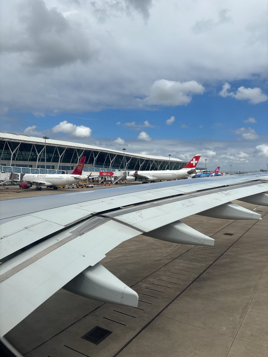 kawanegi's tweet image. 上海浦東空港に到着しました🛬