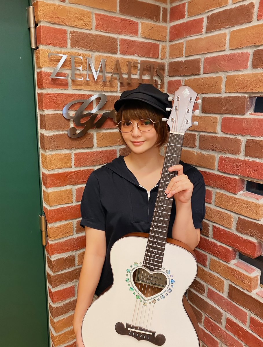 _Kandashokai_'s tweet image. ZEMAITISアーティストの小鳩ミク(@miku_bandmaid)さんにご来社いただきましたっぽ🕊️
#bandmaid #ZEMAITIS