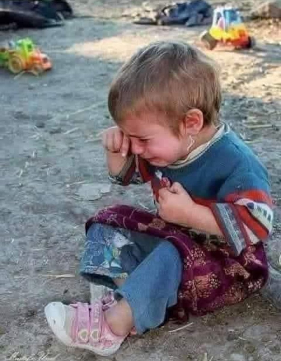 Hiç bir İdeoloji,
Bir çocuğun gözyaşlarına değmez...

                             GÜNAYDIN