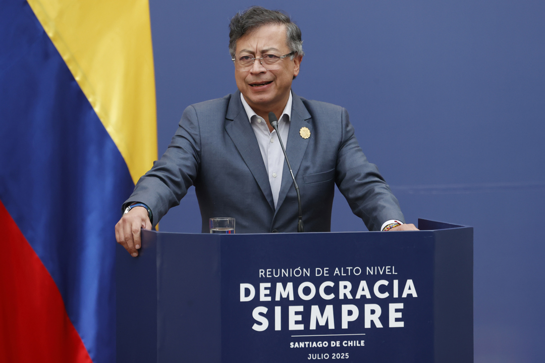 #Mundo   

Pide Petro respetar fallo contra Uribe y defiende la independencia judicial de Colombia

elcomentario.ucol.mx/?p=229947

#ElComentario #GustavoPetro #ÁlvaroUribe #IndependenciaJudicial #CondenaPenalUribe