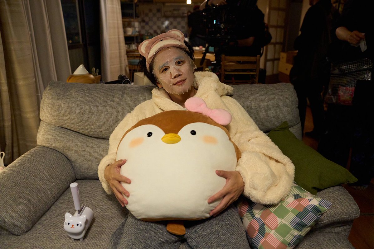 40_10things_tx's tweet image. #ドラマ40までに
オフショット大公開🫧
貴重な風間さんの
フェイスパック姿をいただきました❕🤭
雀(#風間俊介)がフェイスパックに挑戦した様子は、
第4話本編をご覧ください🐻
#TVer で見逃し配信中🌟
🔗tver.jp/episodes/ep3gw…
