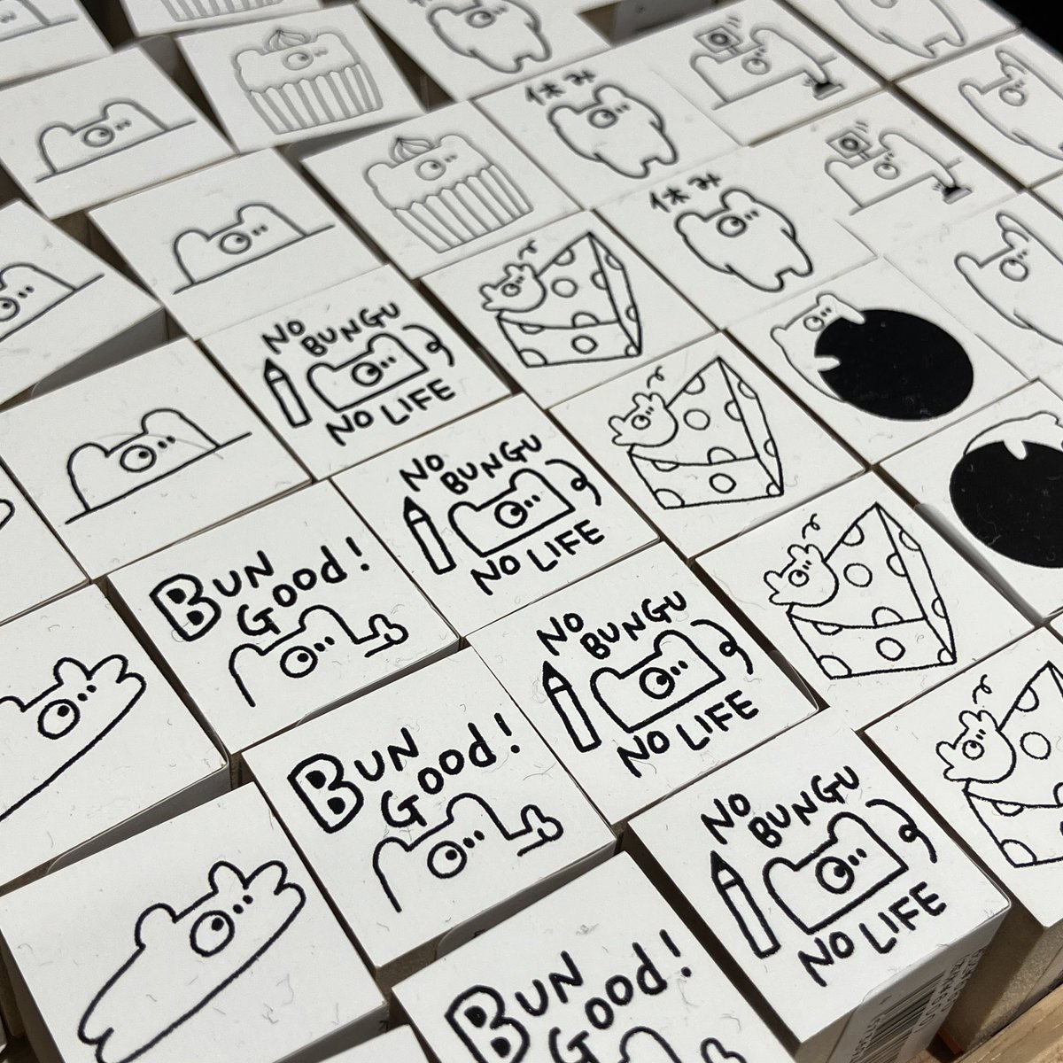 mznihonbashi's tweet image. 【文具】作家スタンプフェア『PON! Voyage vol.2』本日14日目&amp;amp;第1部最終日！
明日からは第2部がスタートし、3Fスパインスペースのラインナップががらりと変わります。第1部出品作家様のスタンプはB1Fへ移動！引き続き、PON!と押したくなるようなスタンプとの出会いをお楽しみくださいませ🫶#PONVoyage