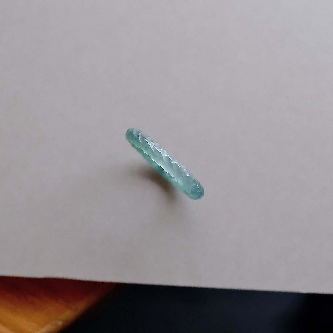 暑い時の癒しタイムに。
光透ける“グアテマラ翡翠”を、
静かに指先で纏う贅沢。
細身のシルエットと神秘的なグアテマラブルー✨
一目惚れ、注意です。
#翡翠 #天然石リング #グアテマラ翡翠 #癒しのジュエリー #グアテマラブルー 
#TSUCHIME #透明感 #鉱物好きと繋がりたい