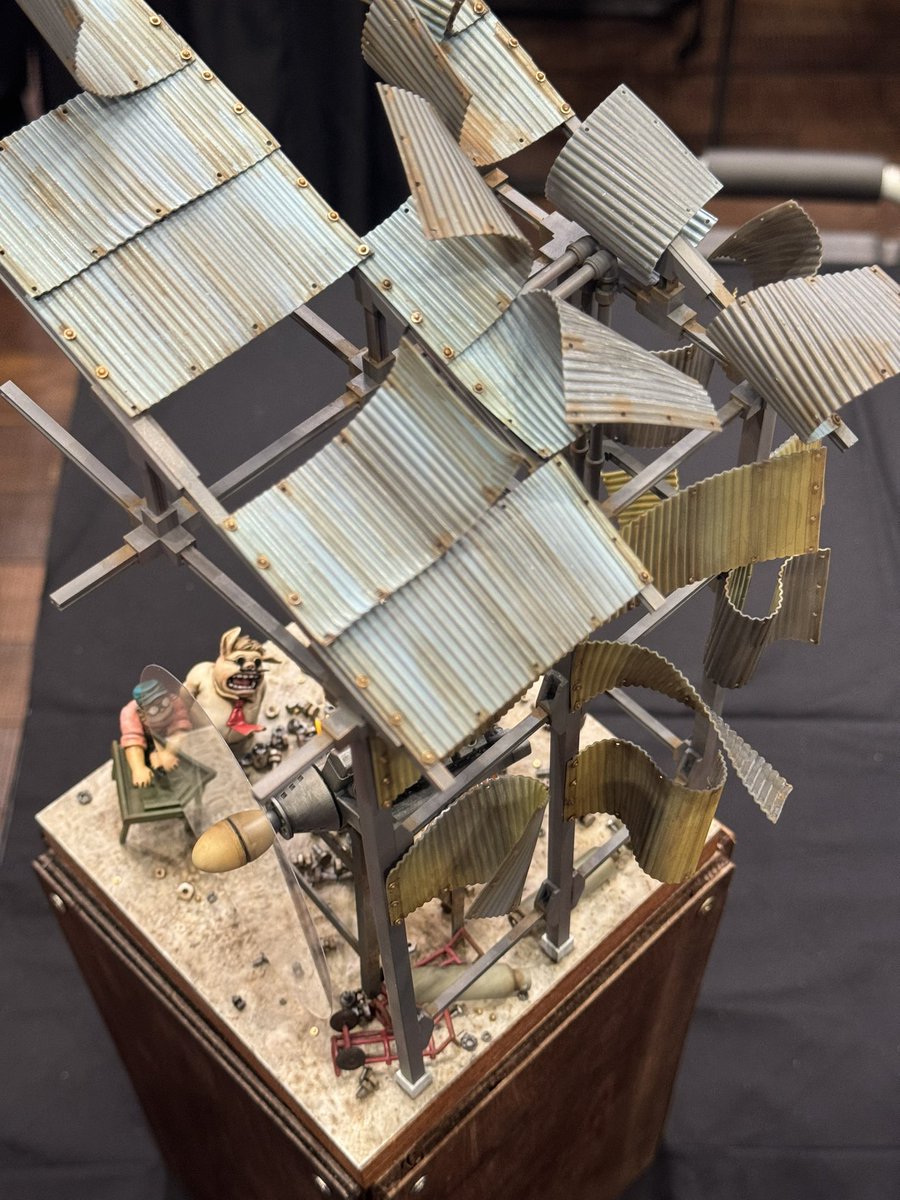 GunplaRefine's tweet image. 結局建物がキャラクターの前で邪魔になることは無いのでガンガンに建物のディテールを上げていこうと✨✨
筋交、パイプ、ボックス等々足したら見上げのバックショットにスカスカ感が消えるかと☝️
その辺りを触って名古屋へ持ち込みます✨
小物も増やしたい。。。🤣