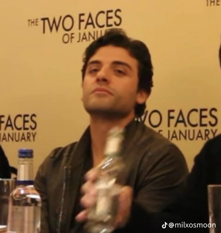 0asisupersonic's tweet photo. Oscar Isaac is the only man ever ❤️‍🩹 https://t.co/YwDUOClU6T