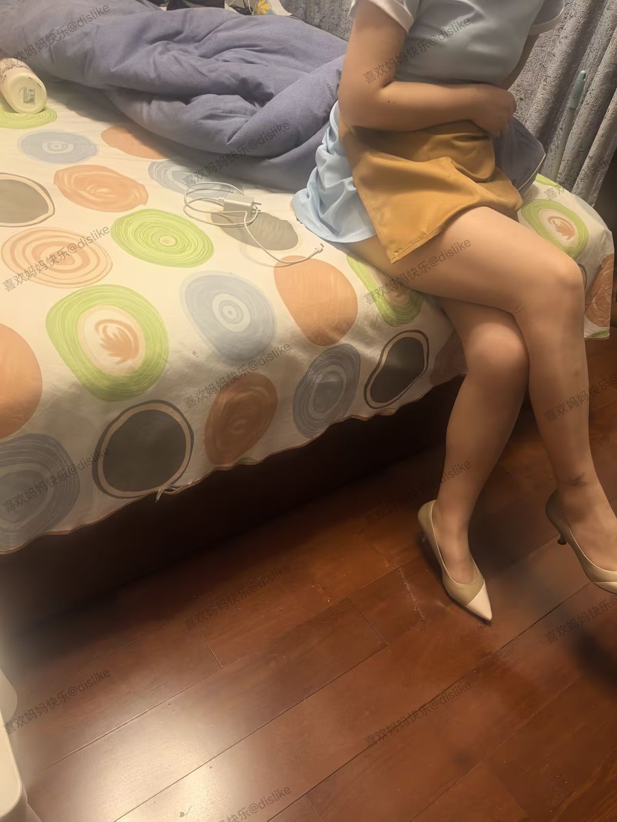 周末少妇家，她老公出差一周，她老公不在家，少妇把自己最迷人的一面展示给我。即使和陪她老公，也会向我汇报，每时每刻都想着我。她老公已经不在她心里，她满心是我。随时迎接我的探索，满足我的一切好奇。这样的良家少妇，就尽情开发，（这周少妇客串好利来店员） https://t.co/QWzjGWBwVg