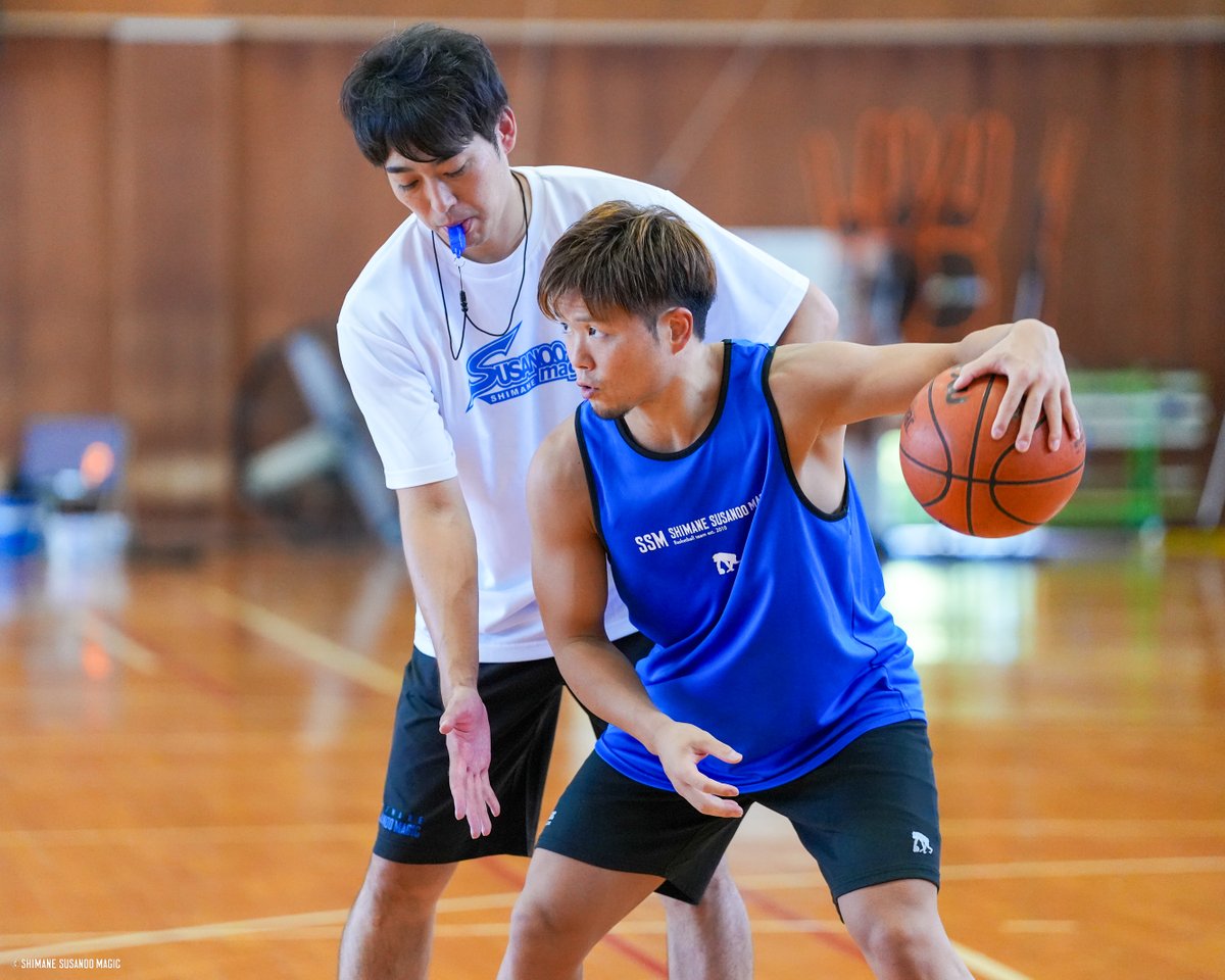susanoo_m's tweet image. 【活動報告】
#島根スサノオマジック ではこのたび、#山陰中央新報社 の企画の一環として、バスケットボール部にて部活動指導を実施しました🌟
普段なかなか直接関わることのない“プロの視点”に触れていただくことで、 先生方や選手の皆さんにとって、新たな気づきや刺激となる時間となりました。…