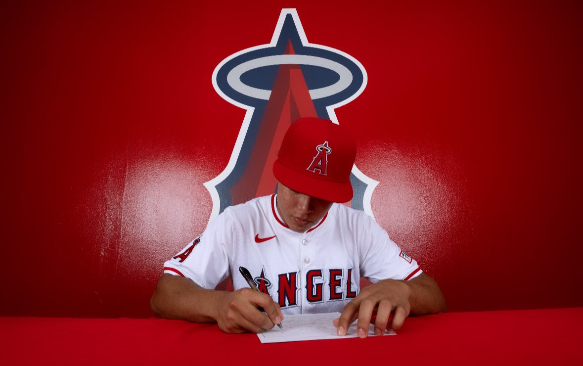ivantatisjr's tweet image. It's official!!! Thank you to the @Angels 
for believing in me.. I can't wait to get this journey started #mlbdraft @premier_sox @InsideHalos @ftrstarsseries
