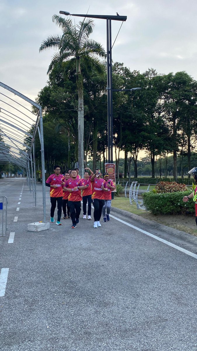 Dr_Uzir's tweet image. Alhamdulillah, pagi ini saya bersama-sama warga DOSM Selangor dalam program Fit DOSM: Breakfast Run di Sekitar Shah Alam sebelum menghadiri Majlis Peluncuran Laporan Interim Banci Pertanian 2024 bagi Negeri Selangor.
#FitDOSM
#StatsMalaysia 
#StatistikNadiKehidupan