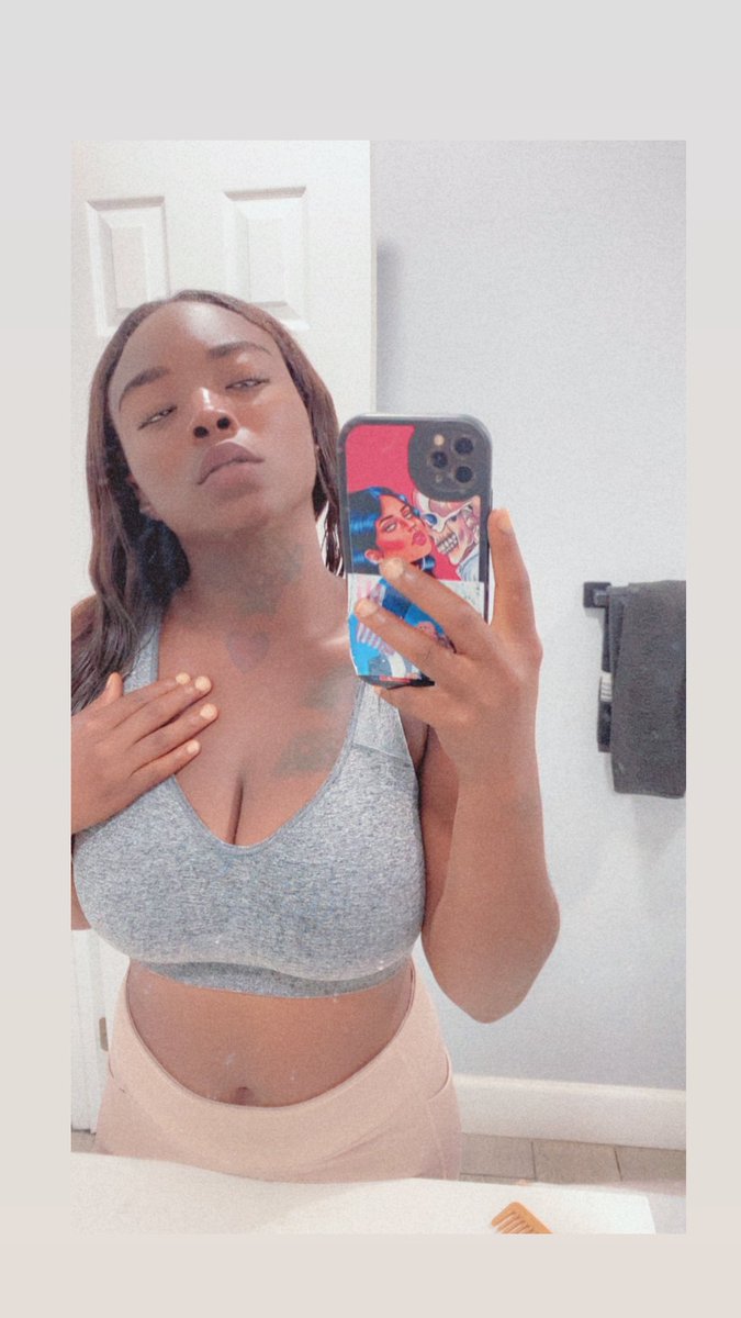 HersheyBabbyy's tweet image. Gym Life/Bare Face 😍🤎 #beginner #iworkout