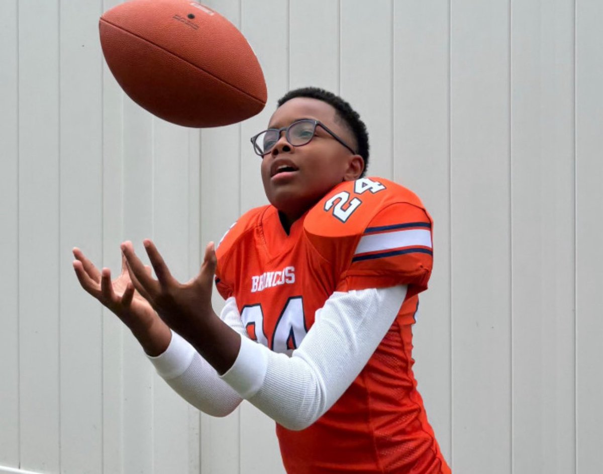Please vote for Jonas!

athleteoftheyear.org/2025/jonas-2376