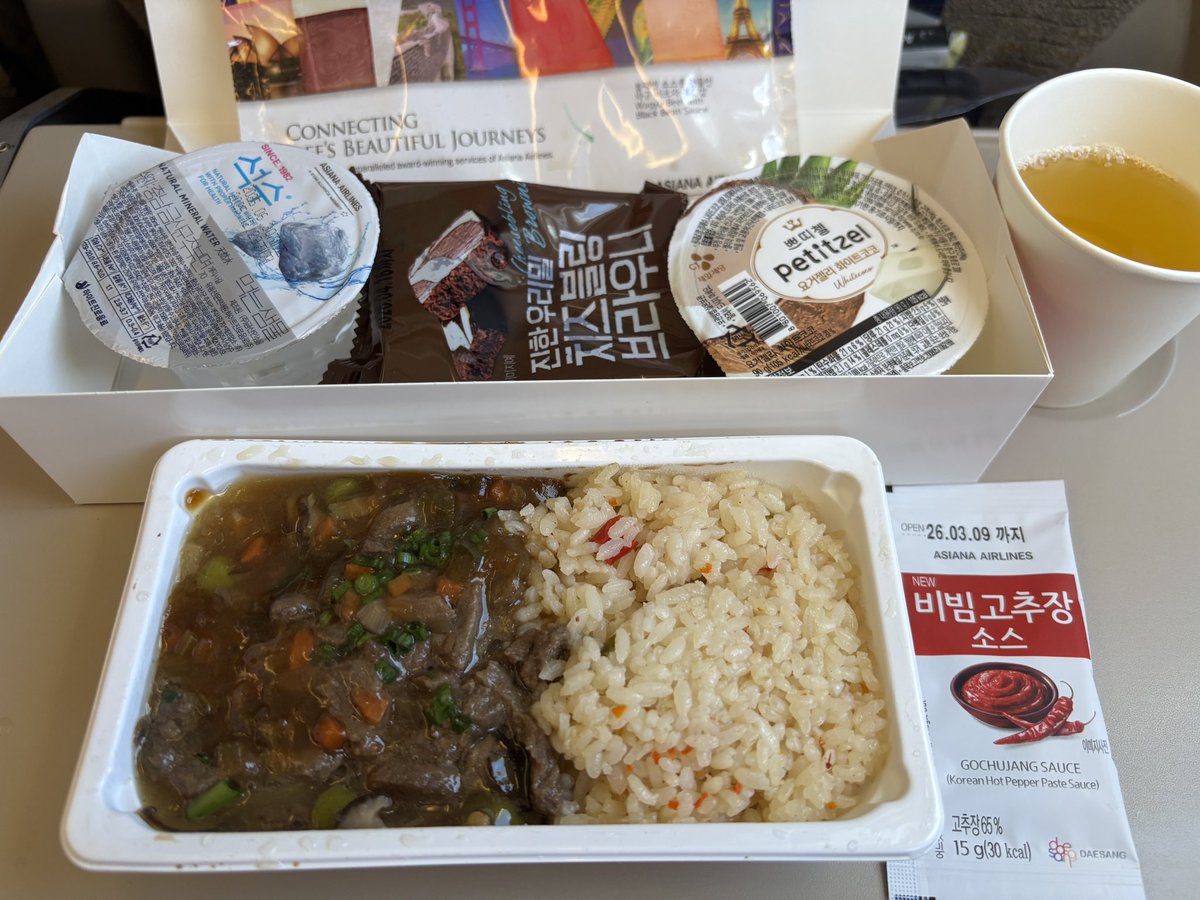 kawanegi's tweet image. アシアナ航空の仁川→浦東の機内食です😋