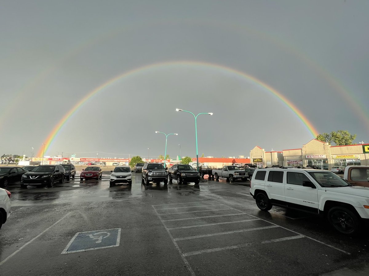 #calgary #yyc Beautiful twinned Rainbow 🌈 NE Calgary