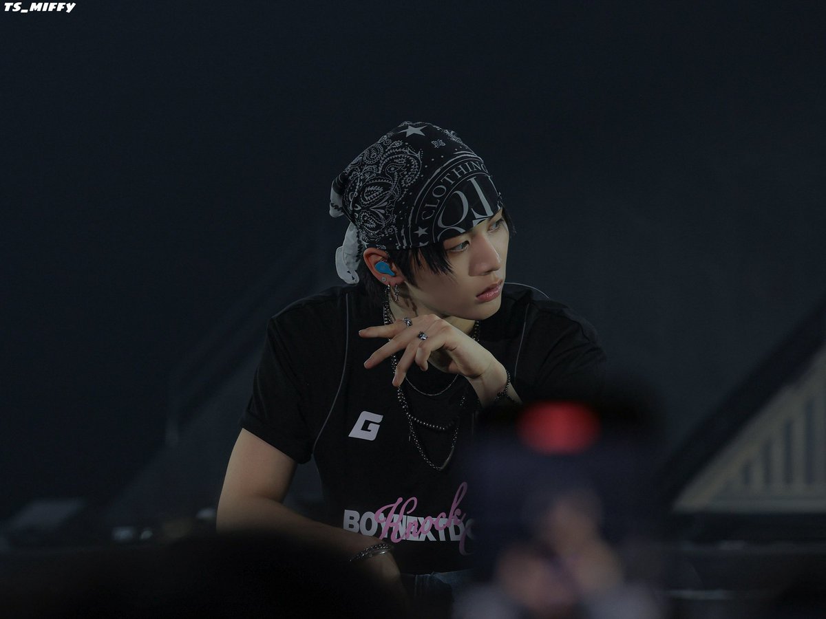 250726 ‘KNOCK ON Vol.1’ FINAL

Bee happy 🐝☘️

#BOYNEXTDOOR #보이넥스트도어 
#태산 #TAESAN #テサン