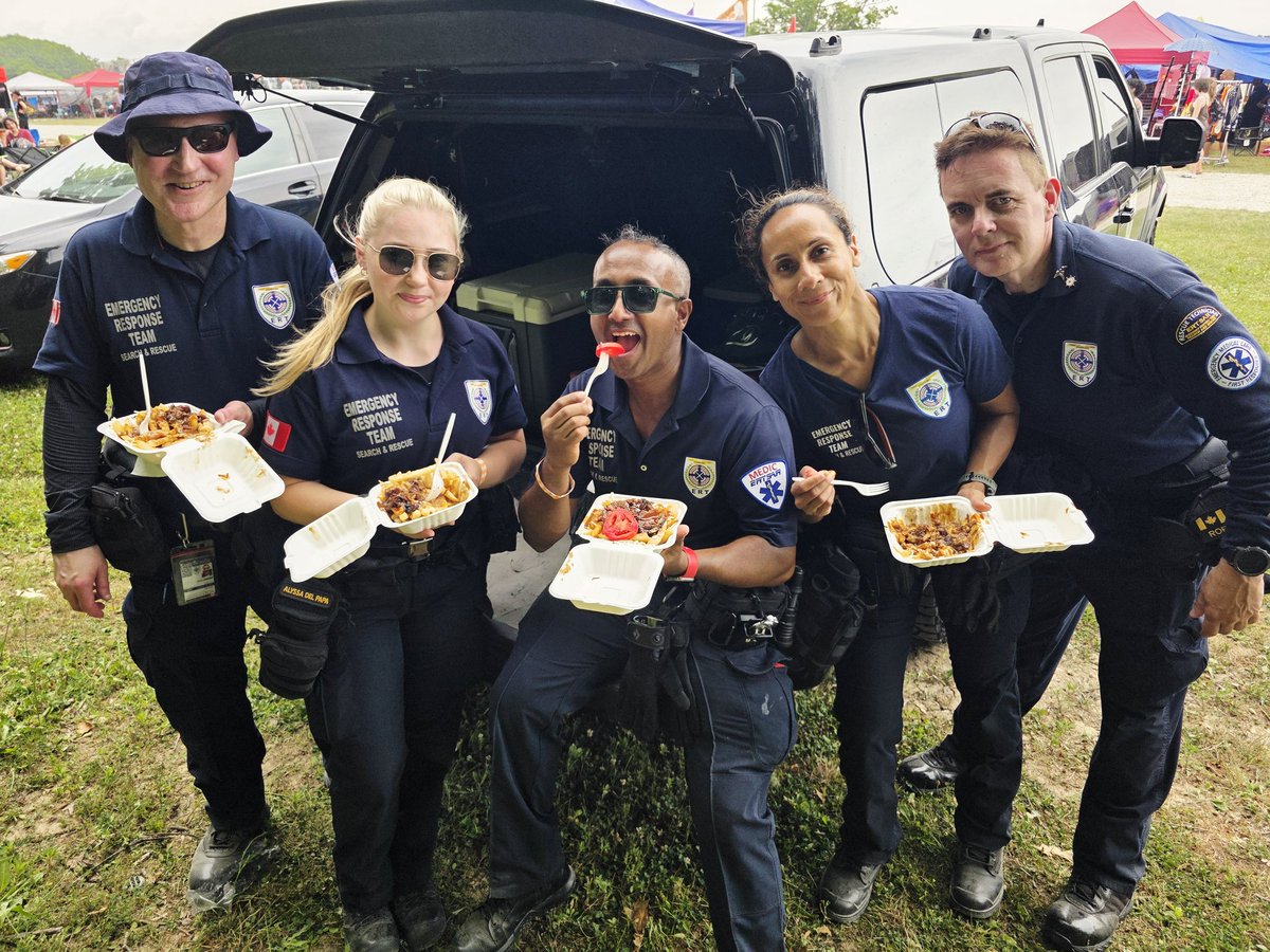 We had some great chats visiting with the Six Nations Fire Rescue booth and trucks.  
•
We been visiting these amazing First Responders for years.  Great to see you all.  Thanks for all you do! 
▪︎
Thanks for the advice Chief!
Michael Seth 

The food was great here at the