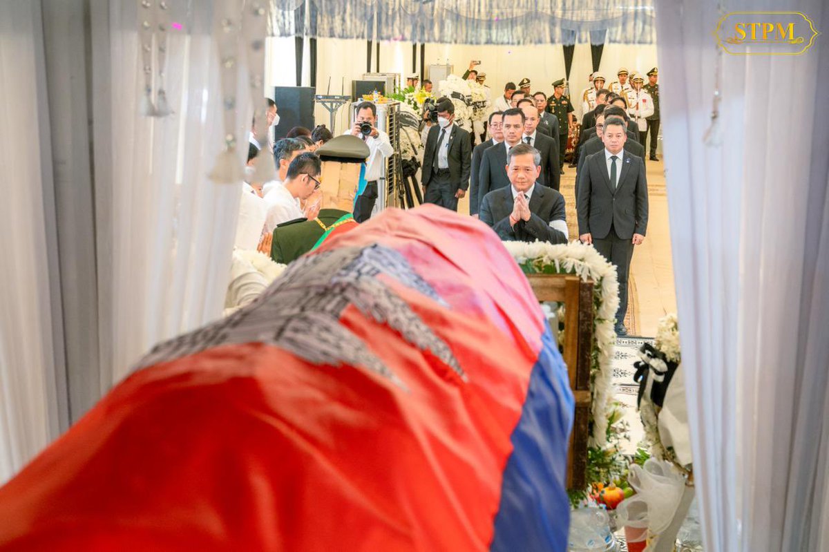 ចូលរួមគោរពវិញ្ញាណក្ខន្ធសព ឧត្តមសេនីយ៍ឯក ដួង សំនៀង មេបញ្ជាការកងពលតូចអន្តរាគមន៍លេខ៧ កងពលធំអន្តរាគមន៍លេខ៣ ដែលបានពលីក្នុងជន្មាយុ៦៧ឆ្នាំ