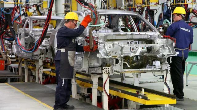 iProfesional's tweet image. Automotrices esperan otro guiño del Gobierno con un impuesto clave a las exportaciones de autos ebx.sh/ga7dQw