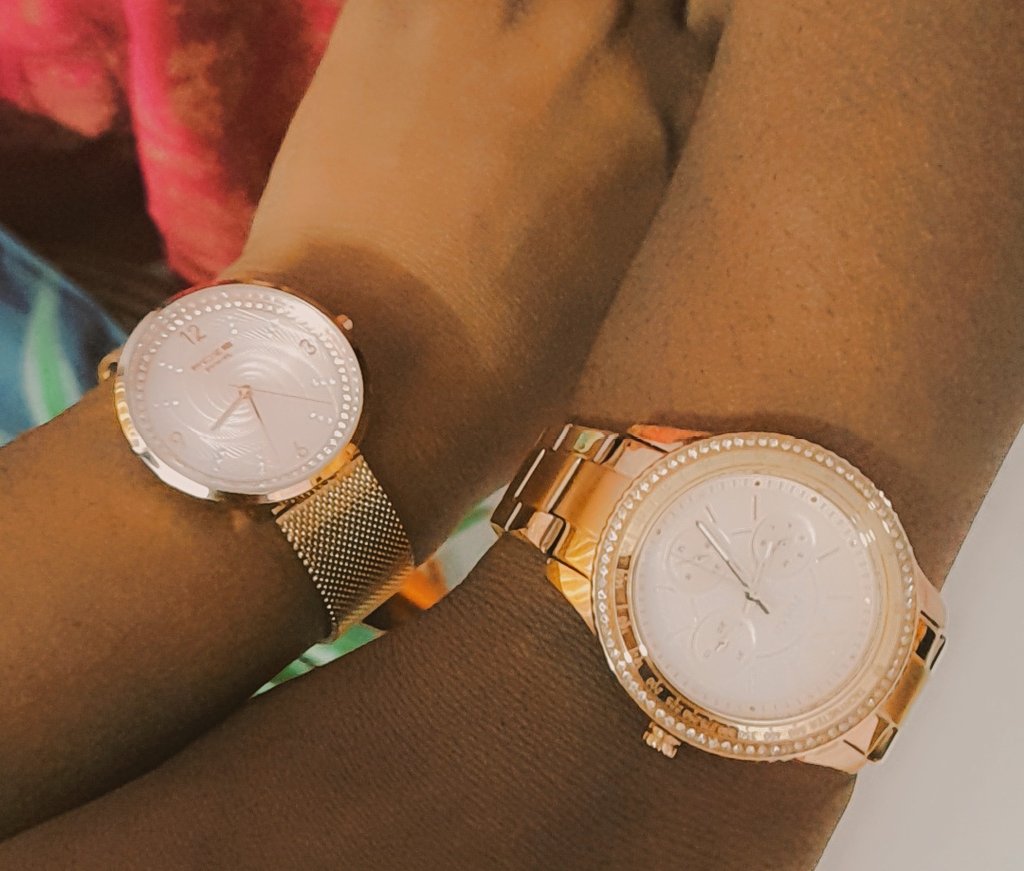 Share a pair🫰🏻