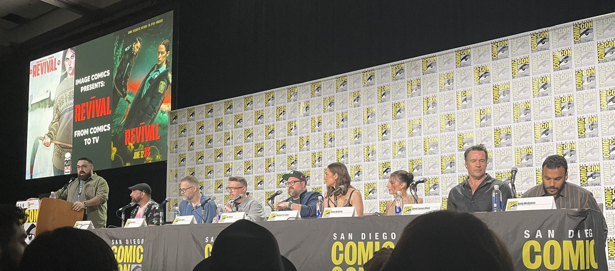 moarorleslie's tweet photo. #Revival at #SDCC!!! https://t.co/PE9b8Mxu03