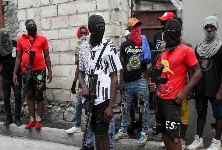 acentodiario's tweet image. Haitianos deportados por financiar grupos criminales serán detenidos al llegar al país
Más detalles en acento.com.do/internacional/… #Acento #AcentoDiario