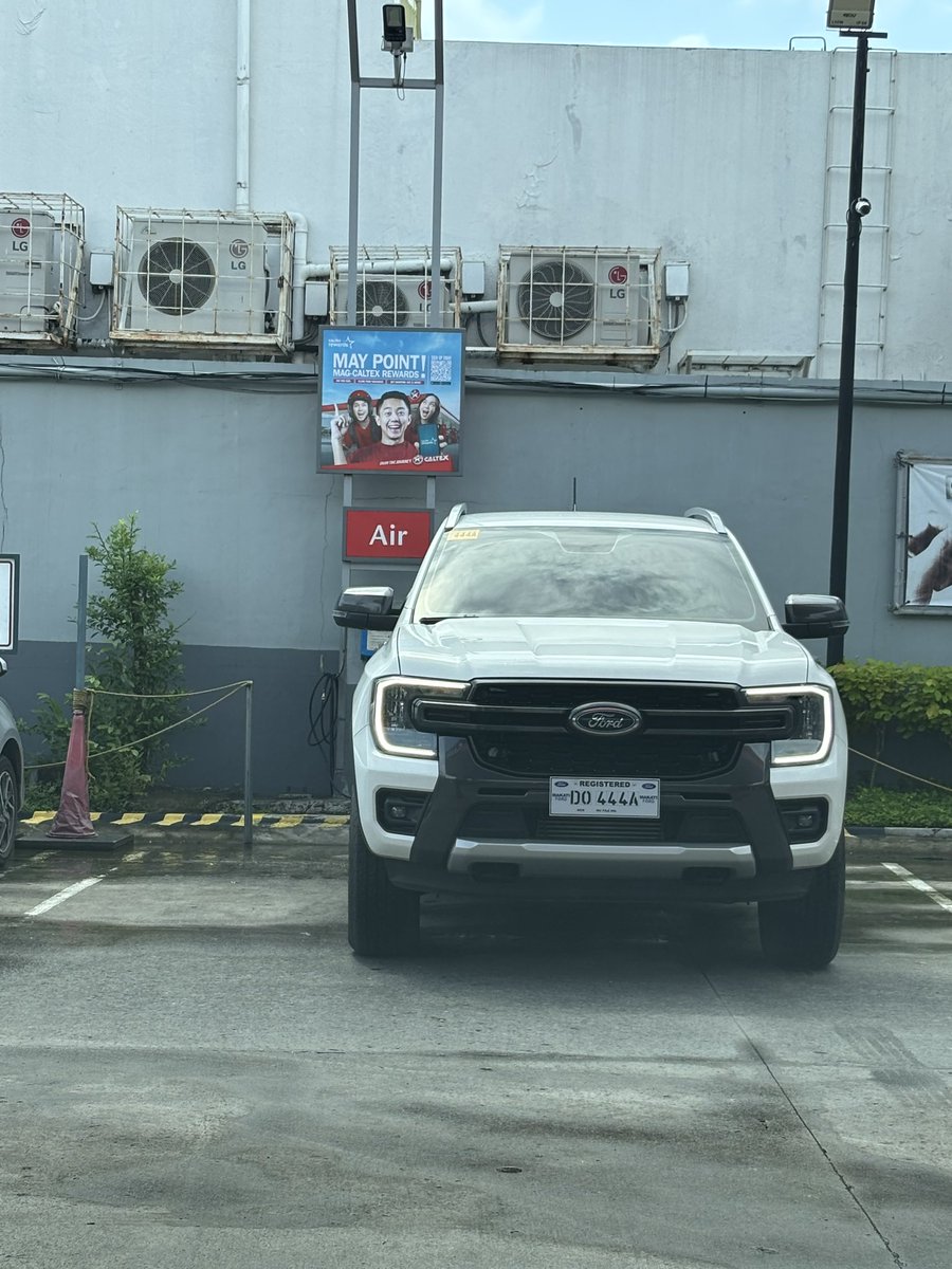 RobbieMeriales's tweet image. When the inconsiderate park on places where they shouldn’t