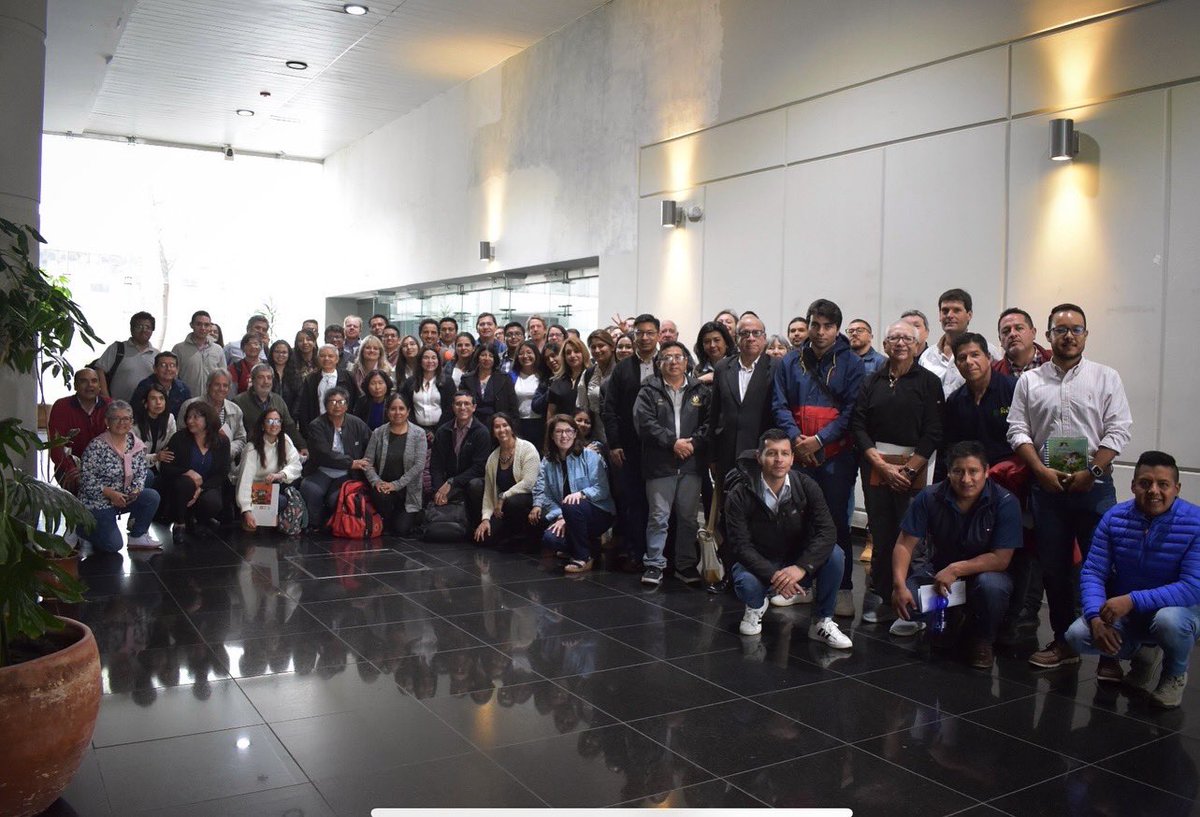 IniciativAndina's tweet photo. 🔬 Hoy en Quito Norte impulsamos el conocimiento en papa: tizón tardío, control de plagas y modelos sostenibles 🌱

Con expertos como Ivette Acuña, Gary Secor, Hugo Guevara y Peter Kromann.

#Papa #CIP #AgriculturaSostenible #TizónTardío #Alap #Ecu #Ecuador https://t.co/fG0LoHc3l6