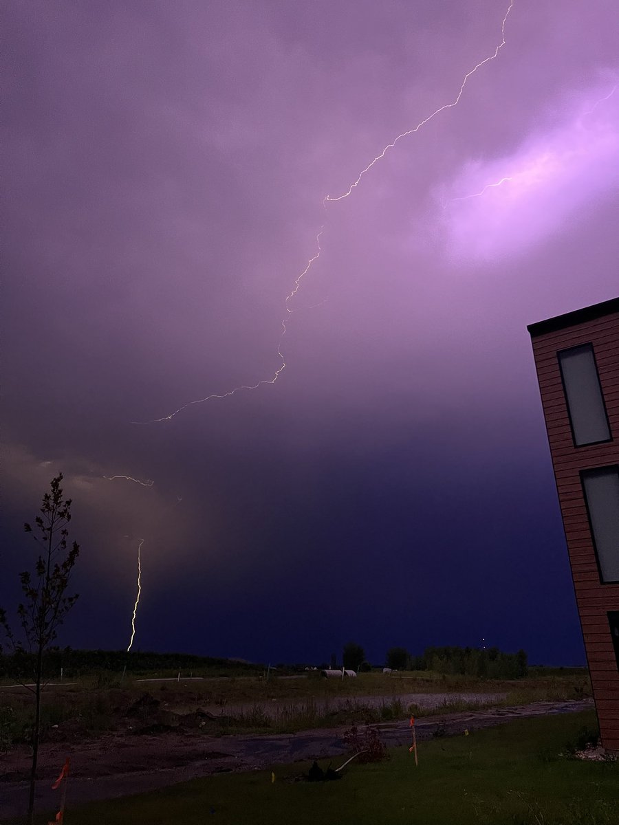 rotsoka's tweet image. lightning photos, i could sit out here for hours guys