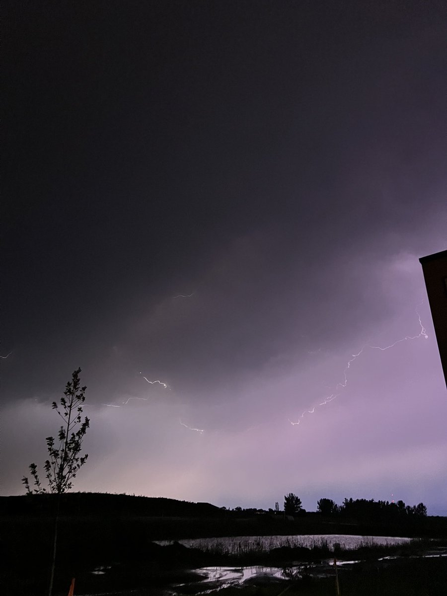 rotsoka's tweet image. lightning photos, i could sit out here for hours guys