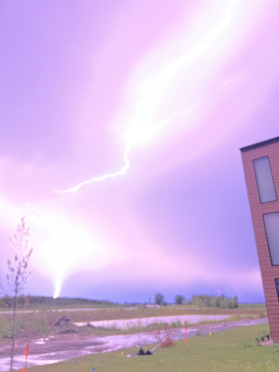 rotsoka's tweet image. lightning photos, i could sit out here for hours guys