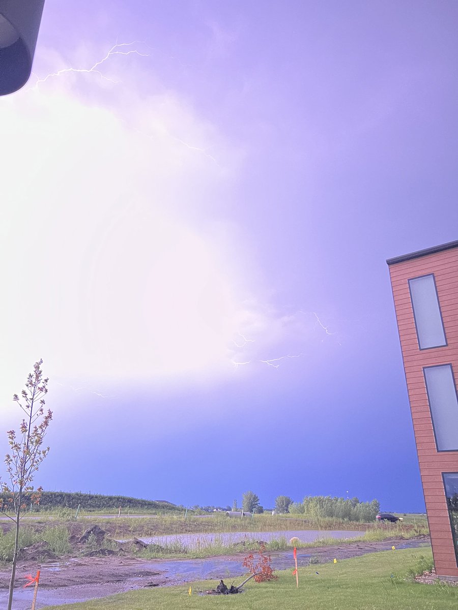 rotsoka's tweet image. lightning photos, i could sit out here for hours guys