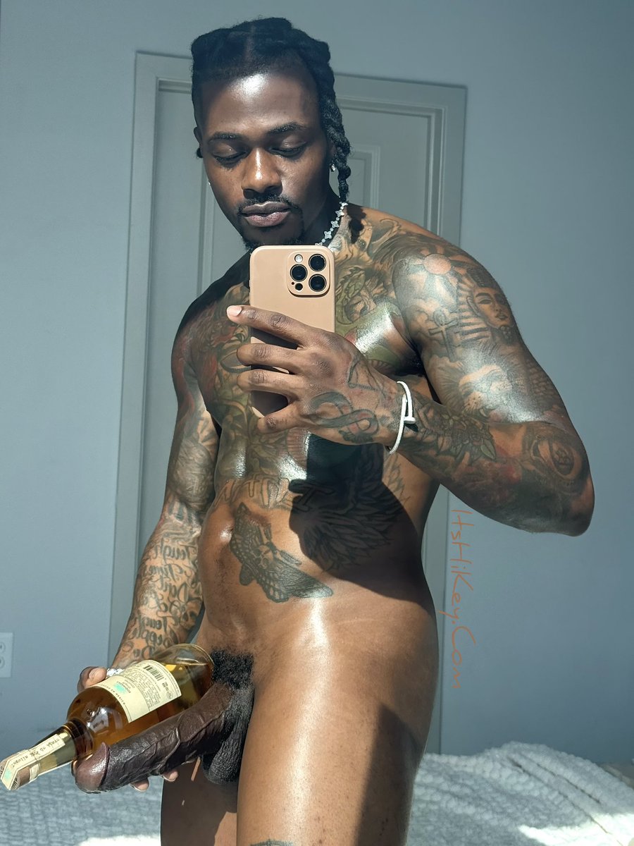 Make sure you hit https://t.co/KC8mW7YPbZ &amp; vote for @ItsHiKey in the following categories 👀

-Male Content Creator of The Year 🏆
-Top ProAm Perfomer 💦
-Talented Tongue 👅 

📸 @ItsHiKey https://t.co/CyvTHLBNMU