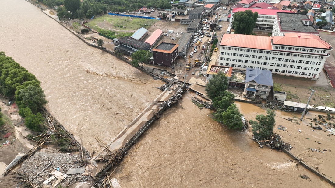 #Mundo  

Fuertes lluvias e inundaciones en Pekín dejan al menos 30 muertos

elcomentario.ucol.mx/?p=229963

#ElComentario #LluviasPekín #InundacionesPekín #MuertosPekín