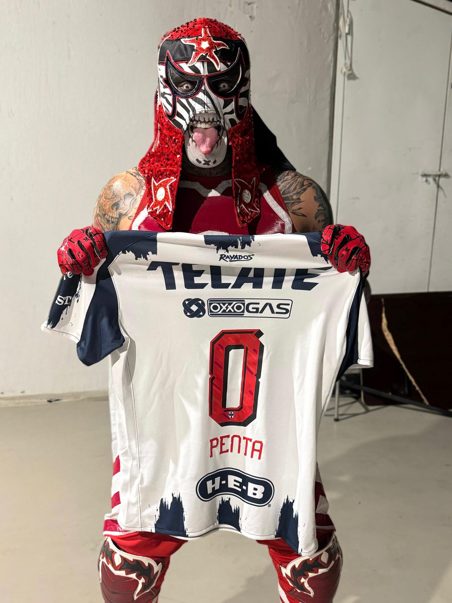¡Zero Miedo!🔥 <a href="/PENTAELZEROM/">PENTA EL ZERO M</a> presumiendo los colores de los Rayados de Monterrey.🔵⚪️

<a href="/wweespanol/">WWE Español</a>