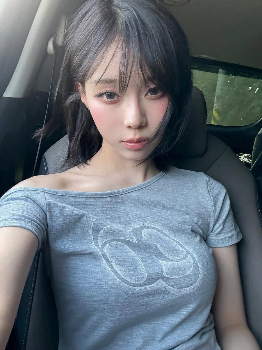 ikes_8229's tweet image. 차에서 찍는 셀카 묘하게 각도 비슷해보여서 웃음