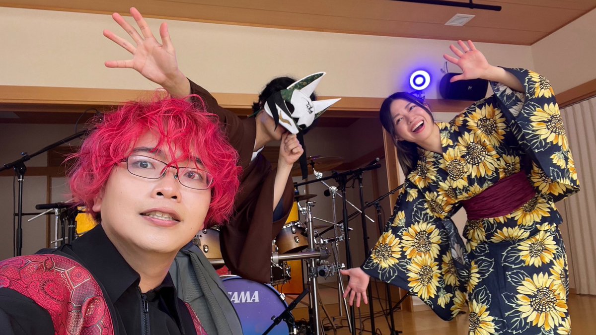 三味線×チェロ×ドラム……この編成で『紅』が演奏されるのはさすがに世界初だと思う……

さらに当て弾きじゃなくてマジで現地で1発録音してます、ワクワク！！！

#3x4xS #むらたたむ