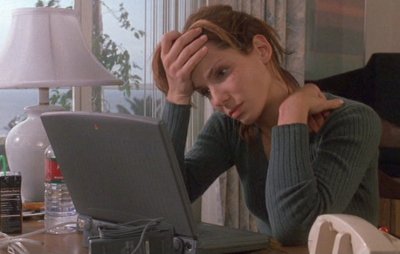 retrocompmx's tweet image. La dependencia a los disquetes es exagerada.
Angela (Sandra Bullock) hace "Home Office" algo muy común hoy.
Describe la soledad del experto en informática.
Es un intento barato de conectar el virus informático al VIH SIDA.
#retrocomputingmx #computerinmovies #movies