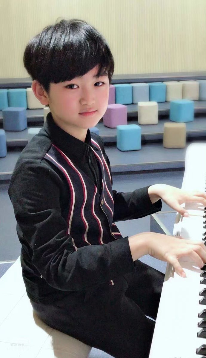 ANXINE5's tweet image. 피아노 치는 동아리는 어때